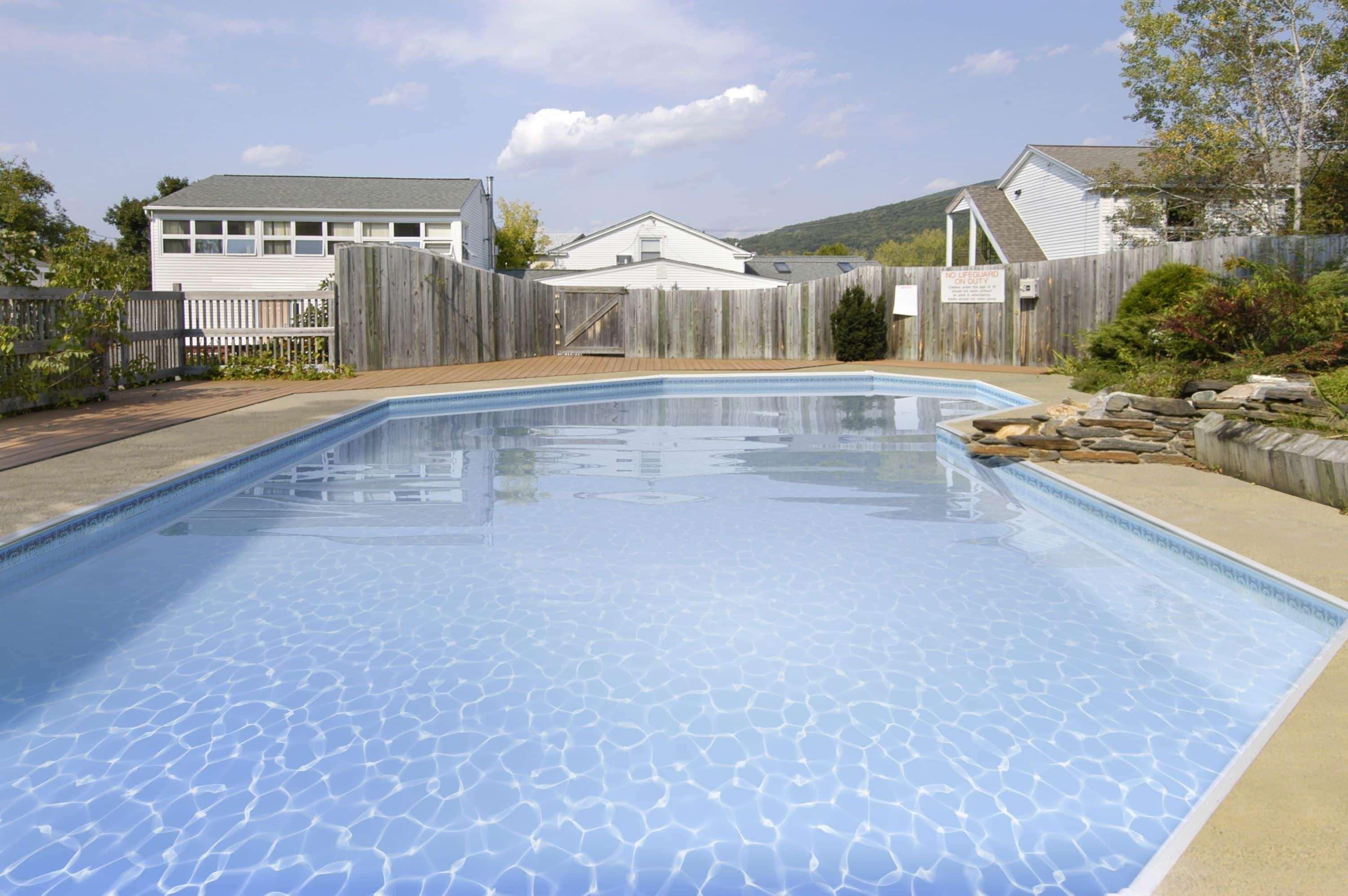 Howard Johnson By Wyndham Williamstown Exterior photo